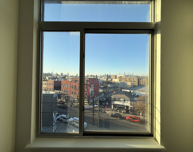 184 Noll Street - Photo Thumbnail 8