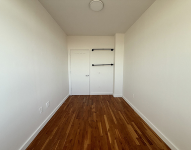 184 Noll Street - Photo Thumbnail 9