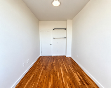 184 Noll Street - Photo Thumbnail 9