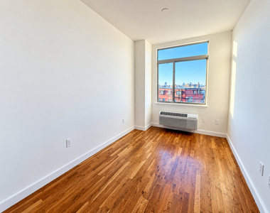 184 Noll Street - Photo Thumbnail 7