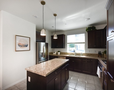7075 Montecito Lane - Photo Thumbnail 5