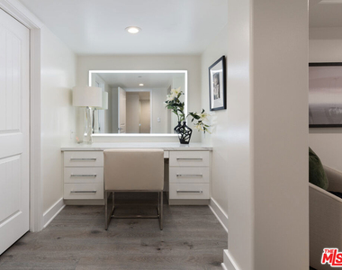 155 N Hamilton Drive - Photo Thumbnail 18