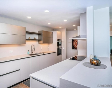 909 Coast Blvd - Photo Thumbnail 5
