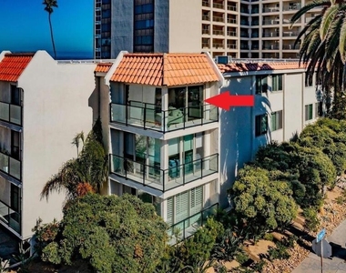 909 Coast Blvd - Photo Thumbnail 15
