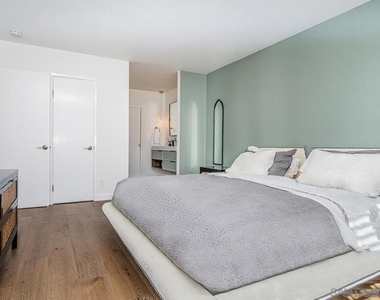 909 Coast Blvd - Photo Thumbnail 7