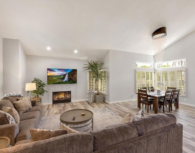 351 Augusta Drive - Photo Thumbnail 7