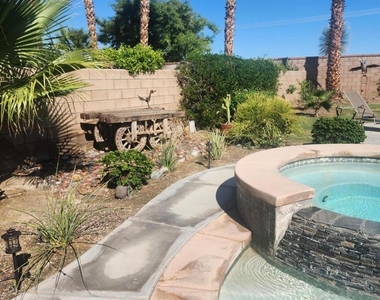 60636 Desert Shadows Drive - Photo Thumbnail 10