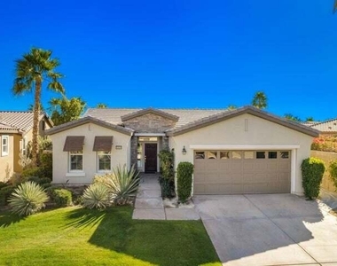 60636 Desert Shadows Drive - Photo Thumbnail 11