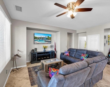 60636 Desert Shadows Drive - Photo Thumbnail 4