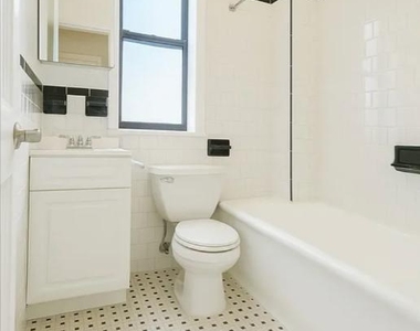 W 55th St - Photo Thumbnail 3