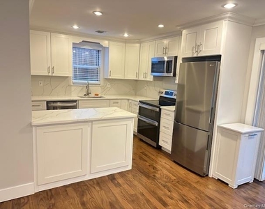 23 West Drive - Photo Thumbnail 10