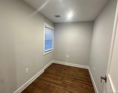23 West Drive - Photo Thumbnail 15