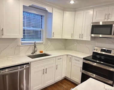 23 West Drive - Photo Thumbnail 11