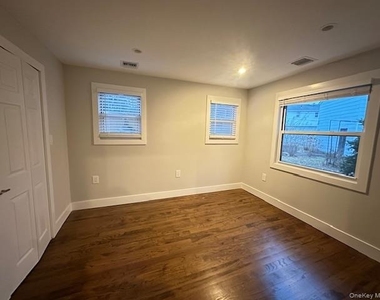 23 West Drive - Photo Thumbnail 14