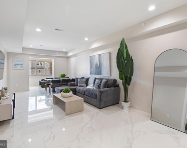 5311 Atlantic Avenue - Photo Thumbnail 4