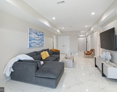 5311 Atlantic Avenue - Photo Thumbnail 4