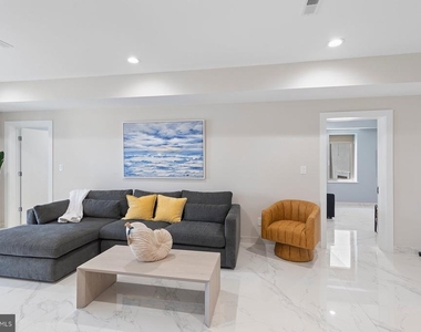 5311 Atlantic Avenue - Photo Thumbnail 3