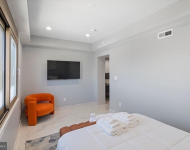 5311 Atlantic Avenue - Photo Thumbnail 7