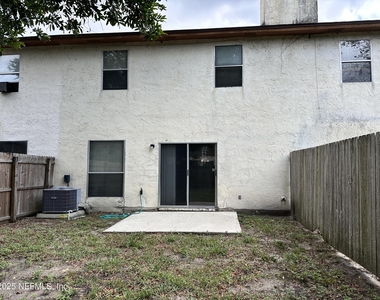 1114 Romaine Circle W - Photo Thumbnail 14