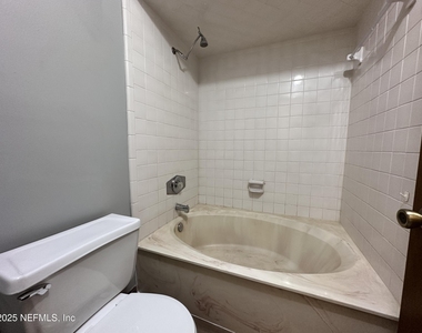 1114 Romaine Circle W - Photo Thumbnail 9