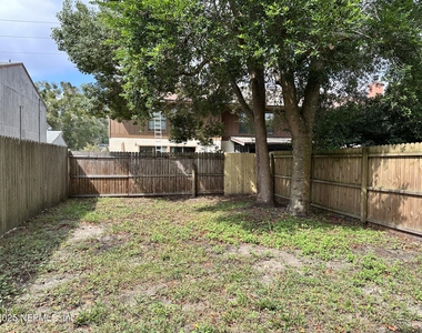 1114 Romaine Circle W - Photo Thumbnail 13