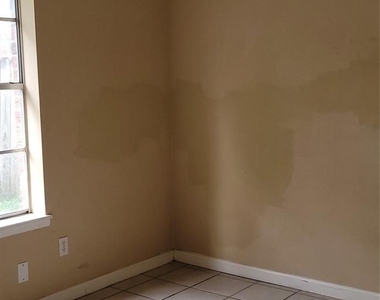 502 Sammon Drive - Photo Thumbnail 2