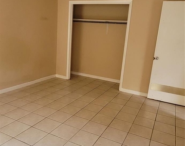 502 Sammon Drive - Photo Thumbnail 3