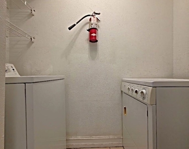 2885 Winkler Avenue - Photo Thumbnail 16