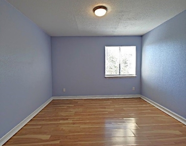 2885 Winkler Avenue - Photo Thumbnail 6