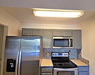 2885 Winkler Avenue - Photo Thumbnail 10