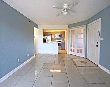 2885 Winkler Avenue - Photo Thumbnail 2