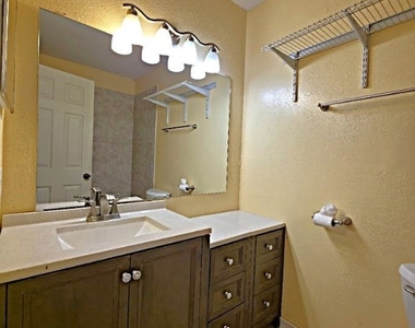 2885 Winkler Avenue - Photo Thumbnail 13