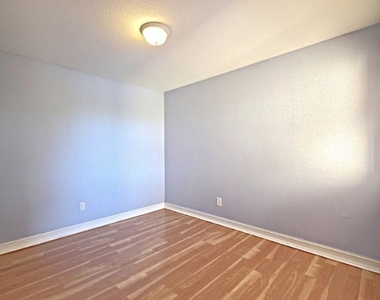 2885 Winkler Avenue - Photo Thumbnail 5