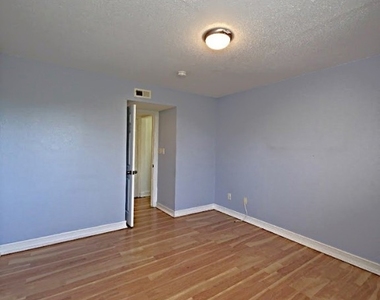 2885 Winkler Avenue - Photo Thumbnail 7