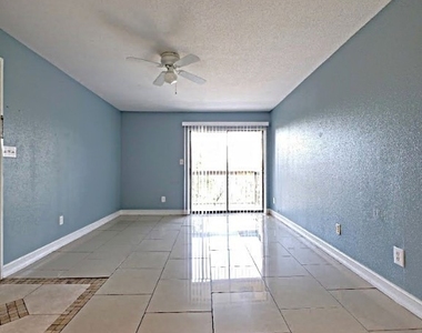 2885 Winkler Avenue - Photo Thumbnail 3