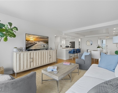 3443 Gulf Shore Boulevard N - Photo Thumbnail 8