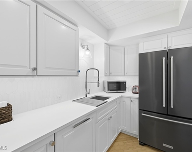 3443 Gulf Shore Boulevard N - Photo Thumbnail 6