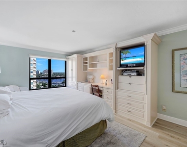 4451 Gulf Shore Boulevard N - Photo Thumbnail 6