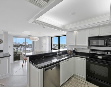 4451 Gulf Shore Boulevard N - Photo Thumbnail 27