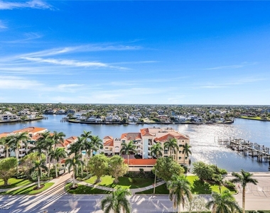 4451 Gulf Shore Boulevard N - Photo Thumbnail 17