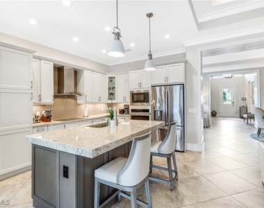 6487 Warwick Avenue - Photo Thumbnail 5