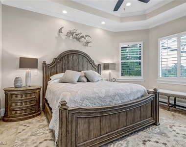 6487 Warwick Avenue - Photo Thumbnail 17