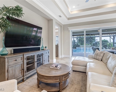 6487 Warwick Avenue - Photo Thumbnail 9