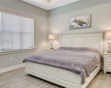7194 Dominica Drive - Photo Thumbnail 14