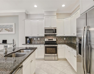 7194 Dominica Drive - Photo Thumbnail 8