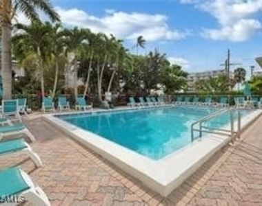 1950 Gulf Shore Boulevard N - Photo Thumbnail 4