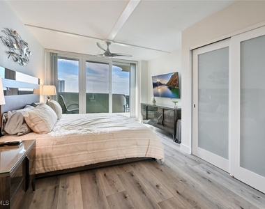 4001 Gulf Shore Boulevard N - Photo Thumbnail 13