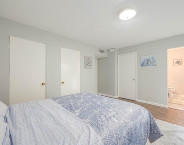 2121 Fountain View Drive - Photo Thumbnail 17