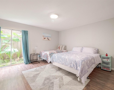 2121 Fountain View Drive - Photo Thumbnail 15
