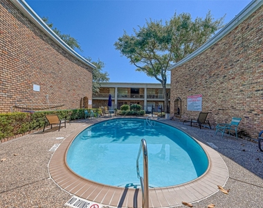 2121 Fountain View Drive - Photo Thumbnail 25